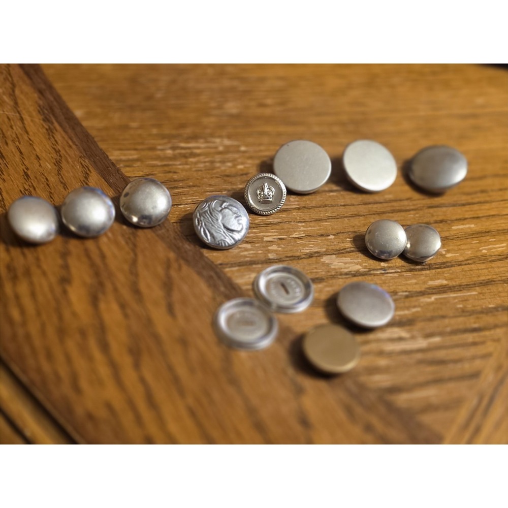 14 Vintage Metal Buttons / Accessories‎